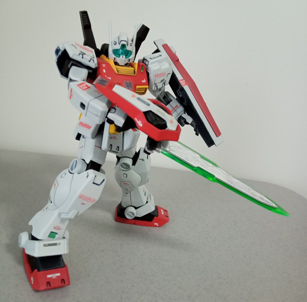 エコプラに付属していた、「ガンプラデカール」を余していましたが、ようやく使うことができました。通常は、一応原作準拠の設定で制作していますから、「BANDAI」とかのデカールは使えませんからね(困)。