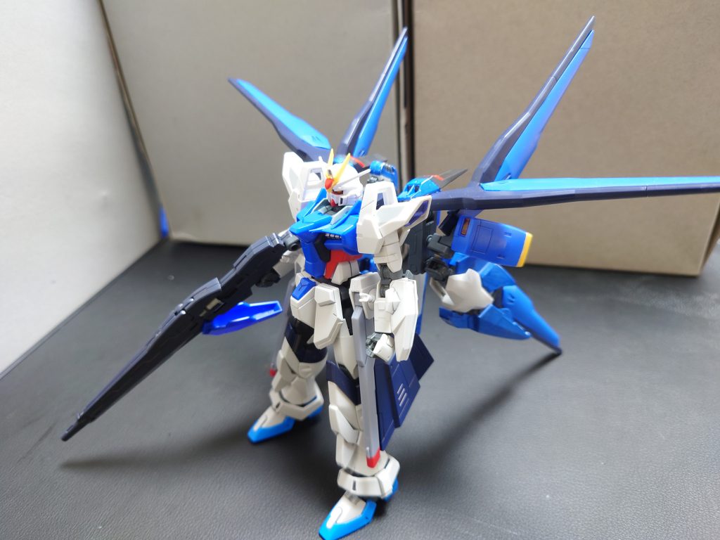 羽を展開するとエールっぽく？