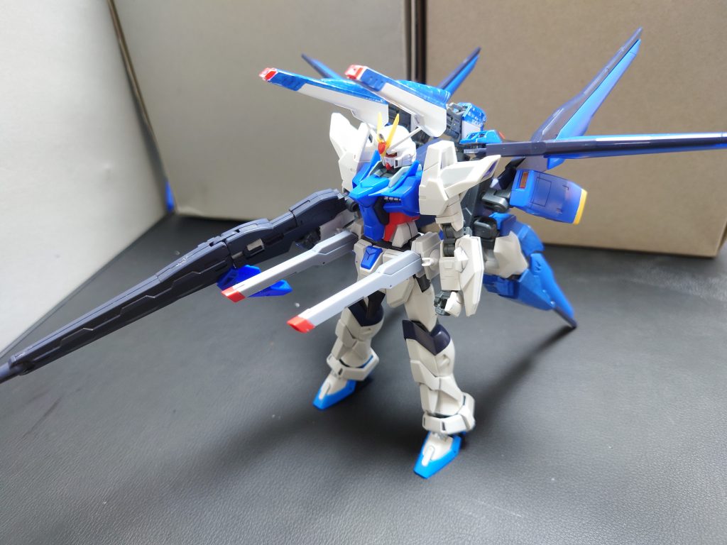 フリーダムのフルバーストっぽく単純にエールっぽくするだけなら、パーストフリの下位互換だなと思い、フリーダムの要素を追加。スタンド諸々整ったら再投稿予定です！