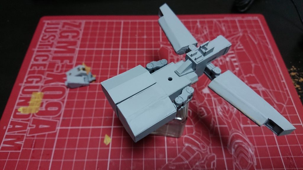 全体のサフ吹きここから数回のヤスリがけになりました