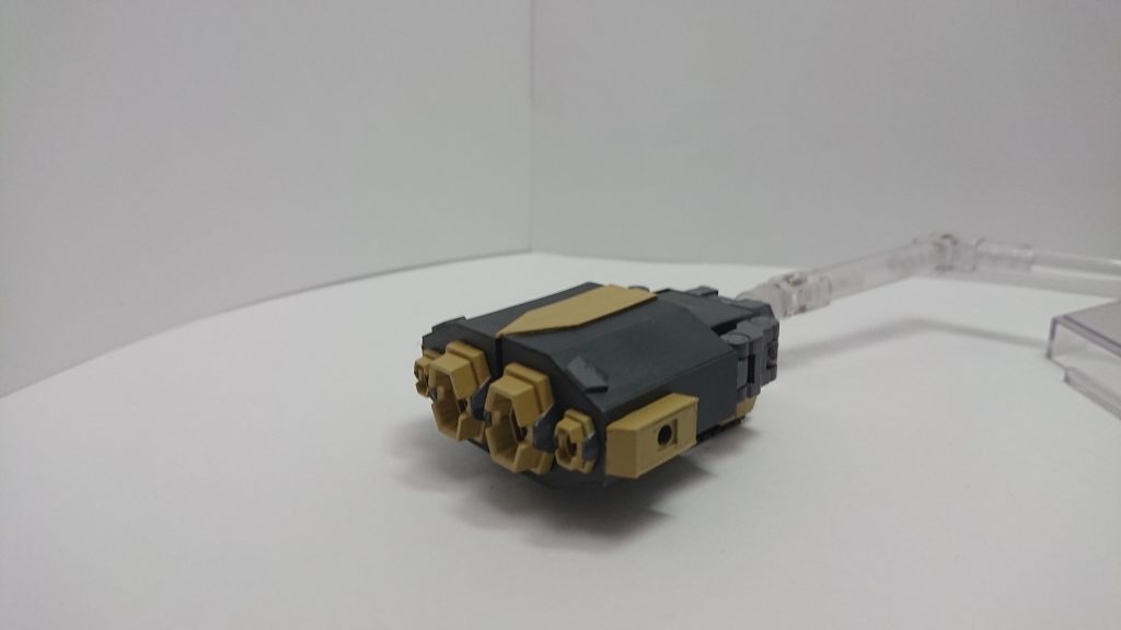 陸戦機の主兵装はビーム砲4門