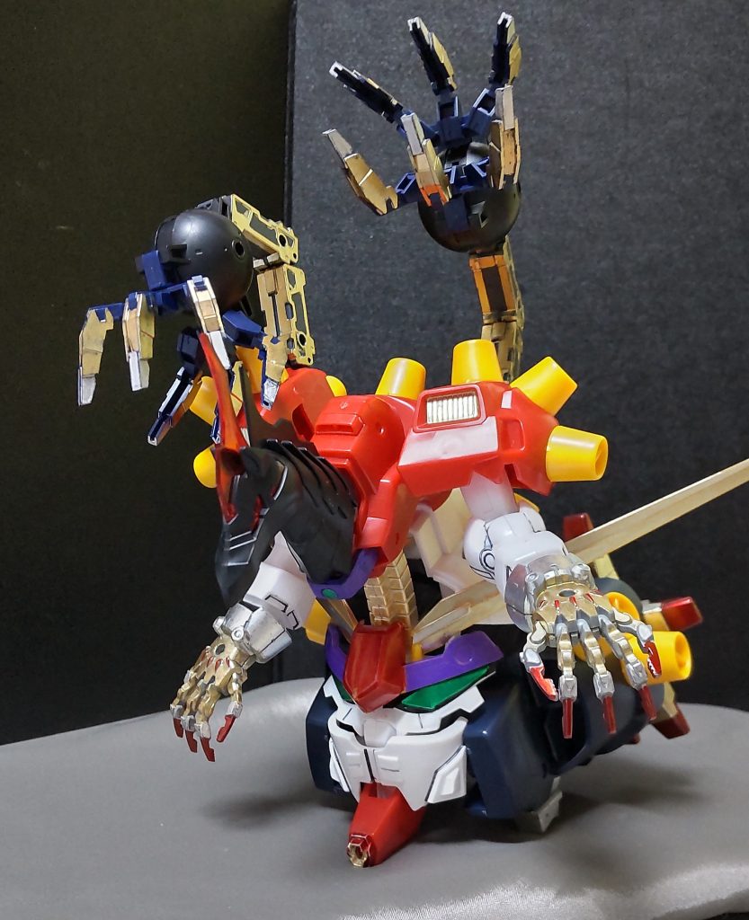 モビルアーマー形態にも当然なれます。……少しバランスが良くないかな?