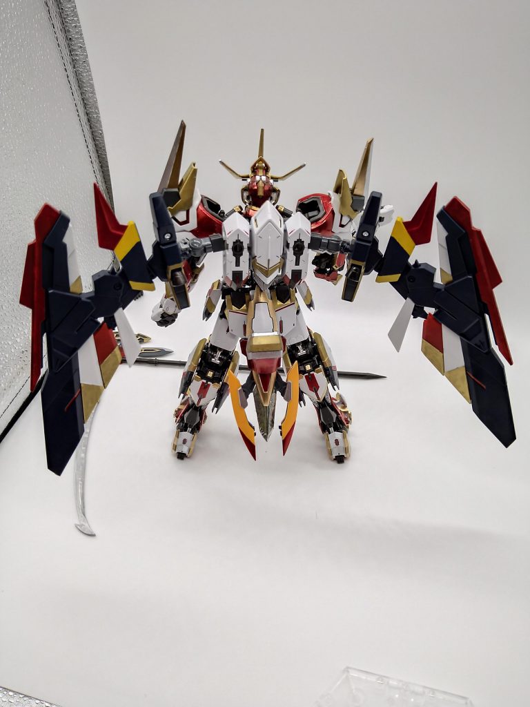 背面の腰のアーマーは、見て分かるかもですがデスサイズの盾です。