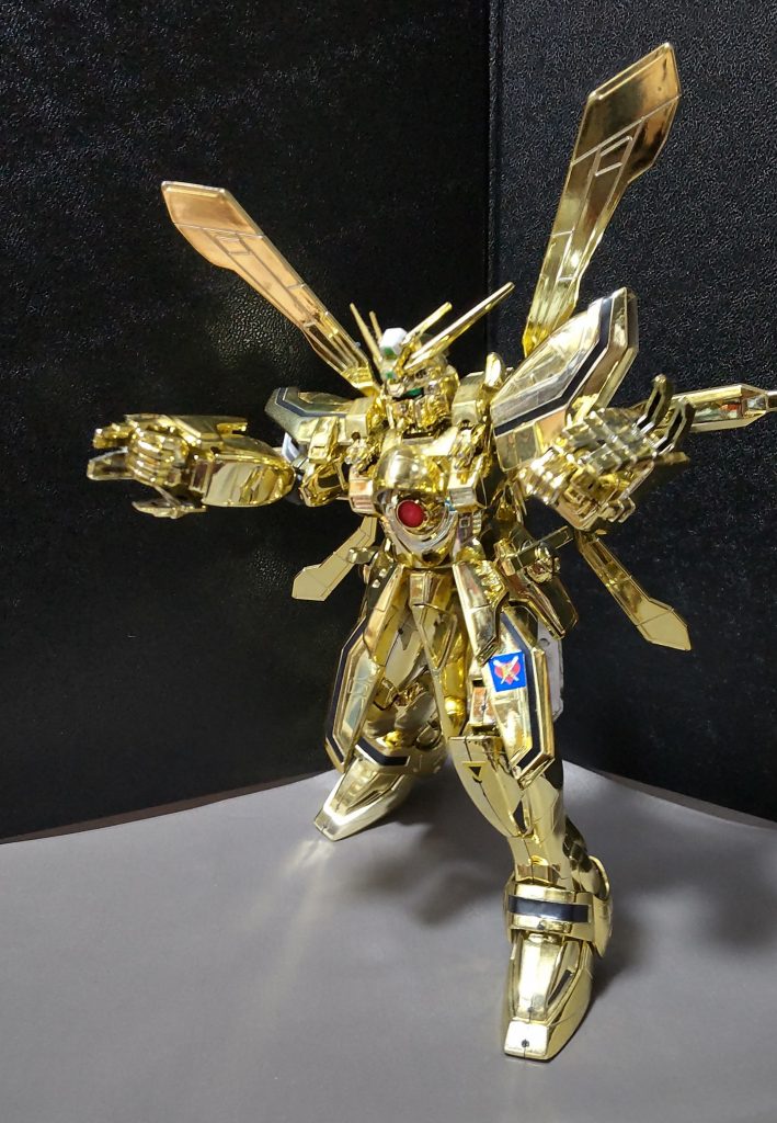 腕部の手甲は可動するので、ゴッドフィンガー形態の再現が可能です。何気に後側の爪も可動したりと優秀ですね。旧キットだからといってナメてはいけませんってところか。