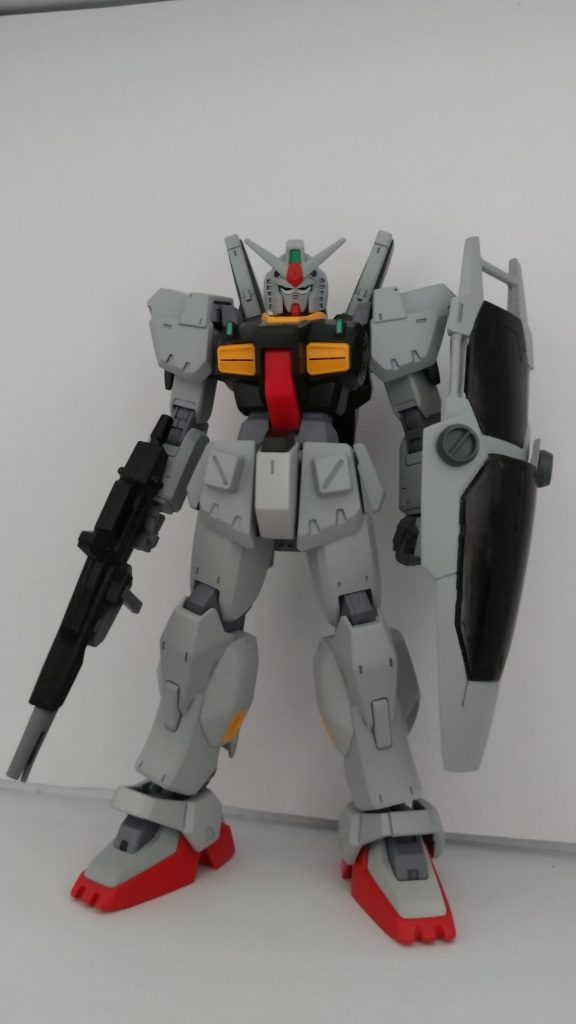 使った材料です。頭:EGガンダム(特に加工無し)胴:RG Mk-II(ダクト部分)バックパック:RG Mk-IIのパイプ(サーベルラックの横のもの)腕:HGジムカスタム(肩部分)、HG Mk-II(リバイブ)(肩のダクト、腕全体)、局地型ガンダム(肩の接続部分)腰:フロント、サイド、リアの全部にHGジムカスタム脚(膝の裏):RG Mk-IIのパイプ