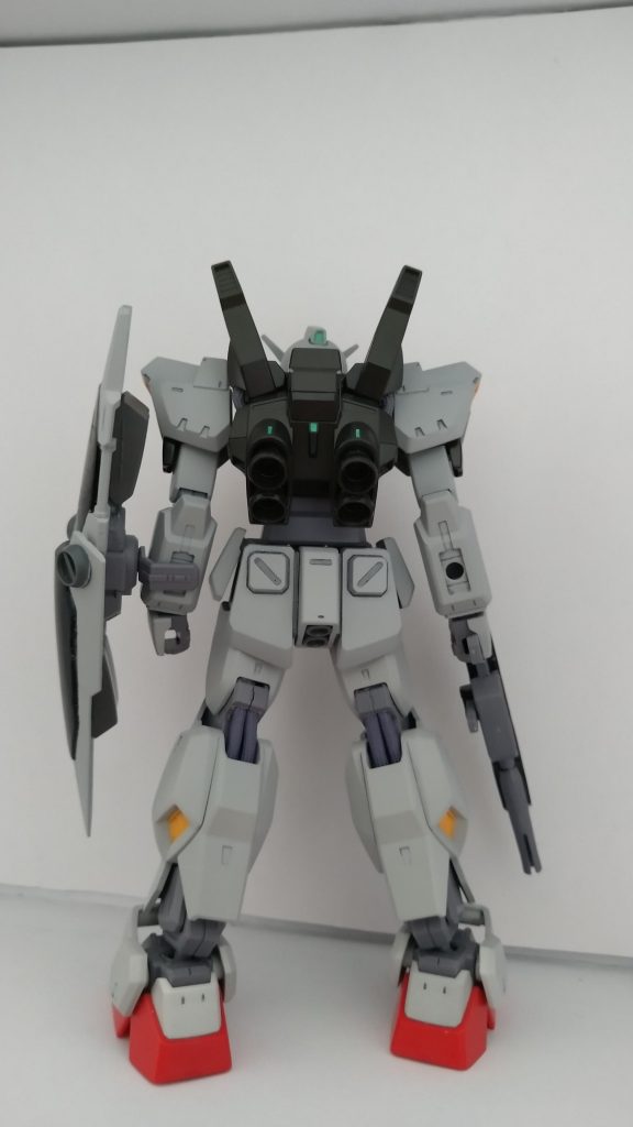武装:作ってたライフルが紛失したため、急遽キット付属の物にシールド:RGゼフィランサス(シールド全体)、HG Mk-II(リバイブ)(腕との接続部分)、RG Mk-II(Eパック)