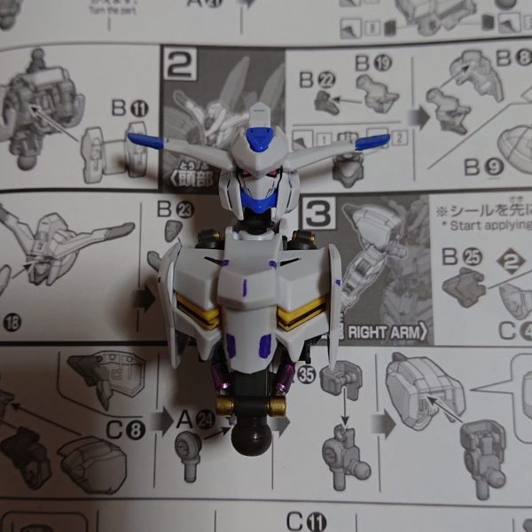 HGガンダムバエルの制作その１です。今回の差し色はパープルにしました。頭部アンテナ端は調色したバエルブルーで筆塗り。(色々混ぜたので詳細は忘れました)