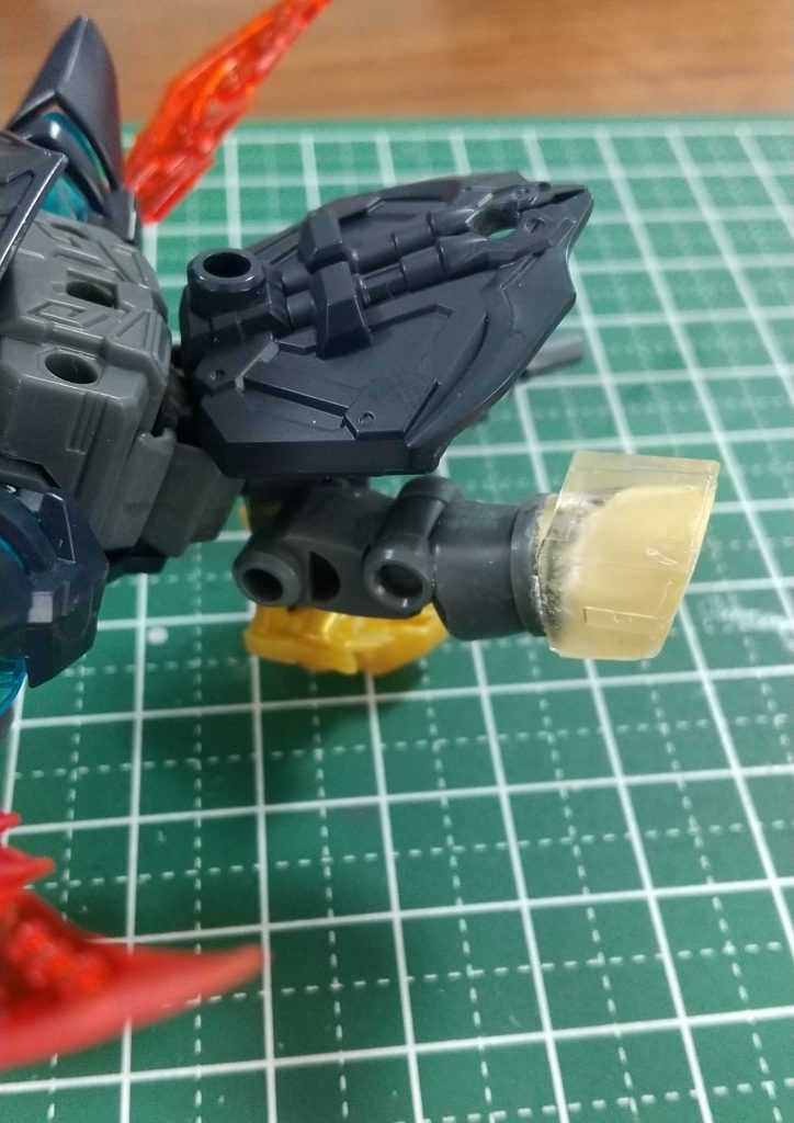 佐助デルタの潜狐形態をベースに、悟空インパルスやアースリィガンダムのアーマーを着脱可とする工作も少々。写真: