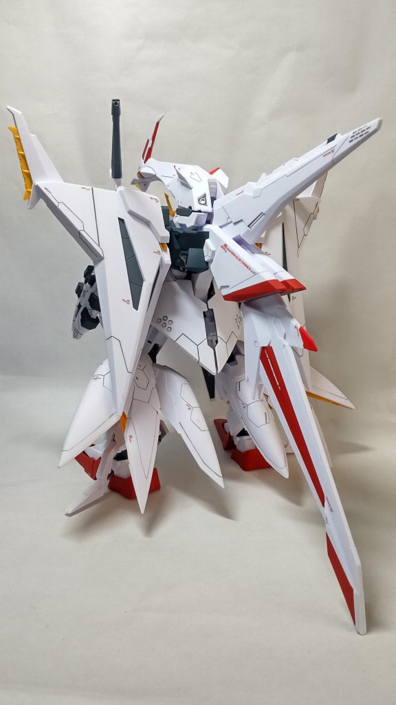 背面。格好良い背中ですが場所をとりますね。