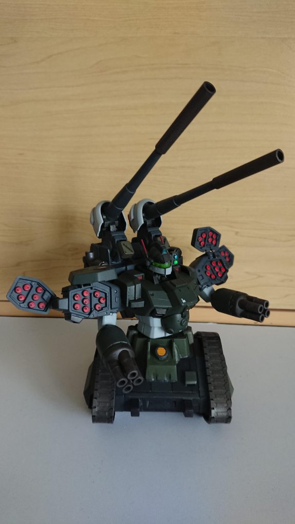 ミサイル展開。タンクベースなのでポージングは全然無理ですね。このまま腕変えて足付けたらタンクじゃなくなるしなー。