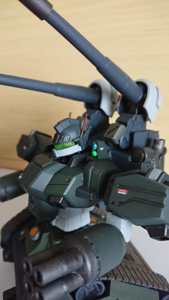 制作始めの頃はグフカスタムのやられ役用に完成してたガンタンクをバラして量産型ガンタンクに近づける予定で始めて、途中で放置されてました。