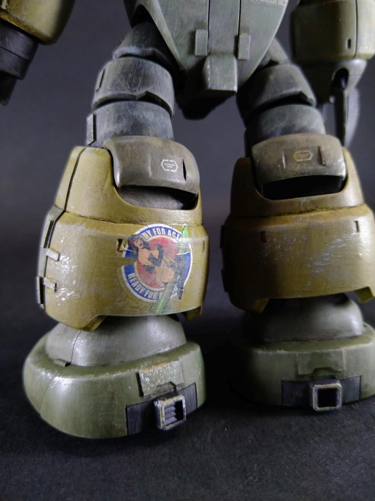 今回一番のお気に入りは左脚後ろのデカール。偶然にもデカールが破損しましたが、逆にいい味出してます（笑）