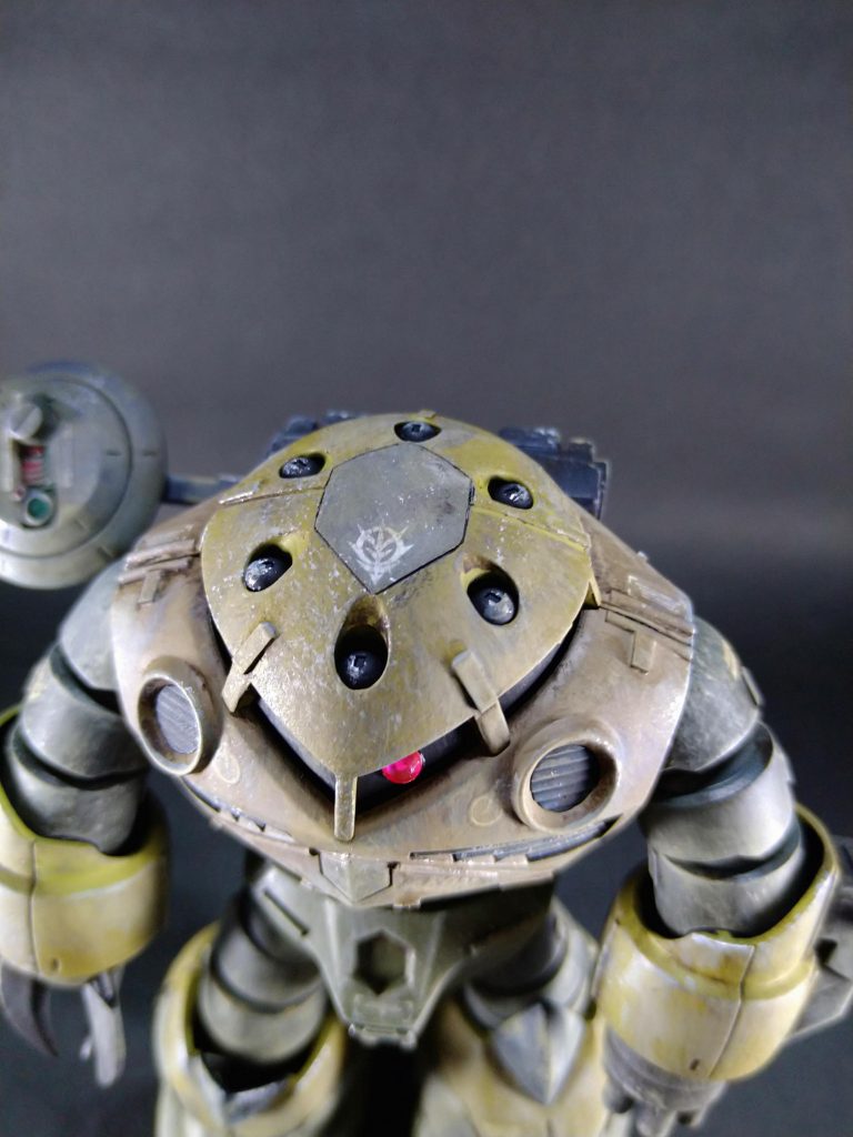 頭頂部もスジ彫りと塗り分けで情報量アップ!