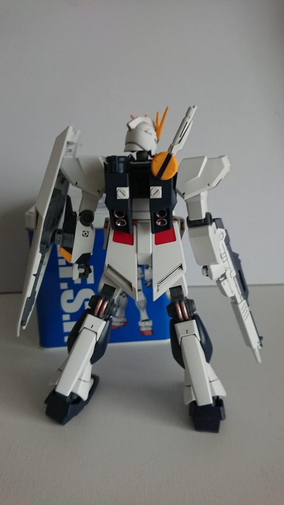 後ろ姿です。EG vガンダム完成度高くて値段も買いやすいしオススメですねー👍