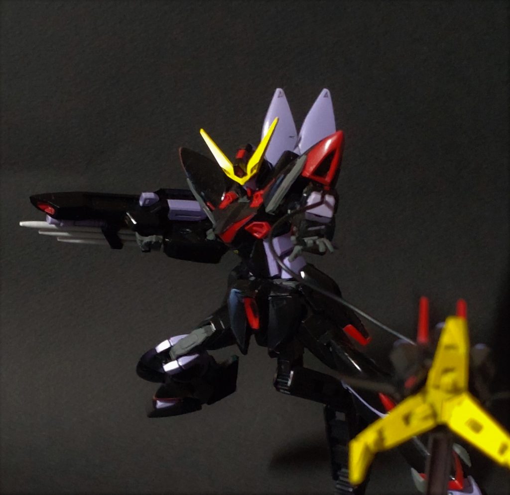 EGストライクはパーツが少なく加工しやすいわりに可動範囲も良好で、ポーズが自由自在に決まります。