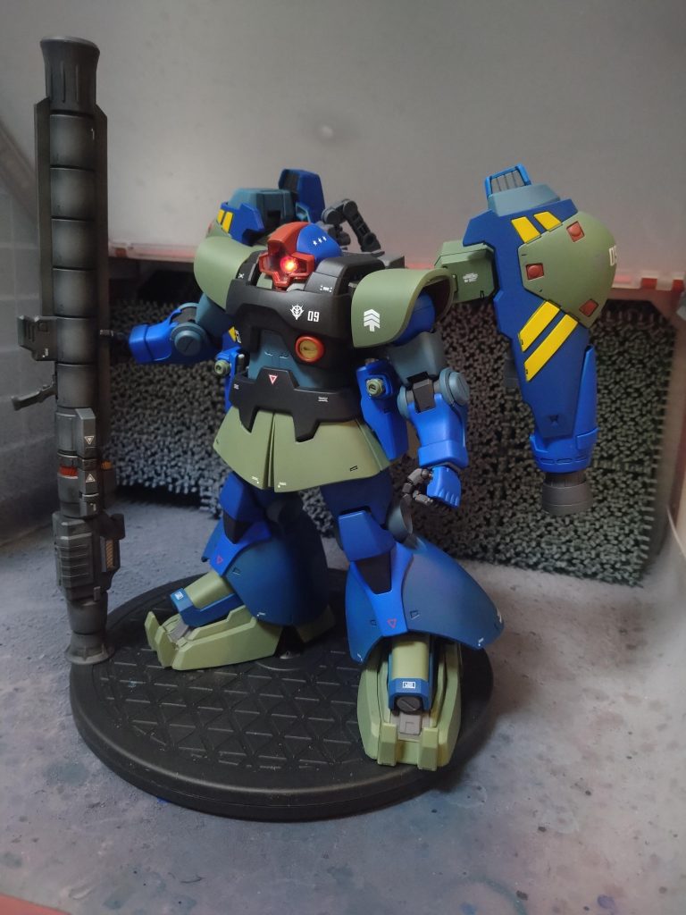 ドムに最凶の火力と高機動による一撃離脱のえげつない機体を目指してみましました😁