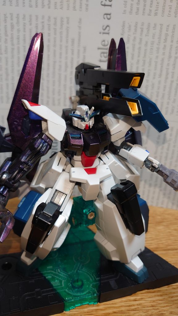 GNバズーカの持ち手部分も他の改造で使ってしまったので、ジョイントを使い合体状態で肩へのマウント式に変更。