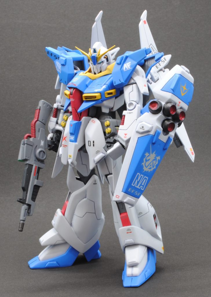 手持ちのHGUCゼータガンダムの頭を借りました。