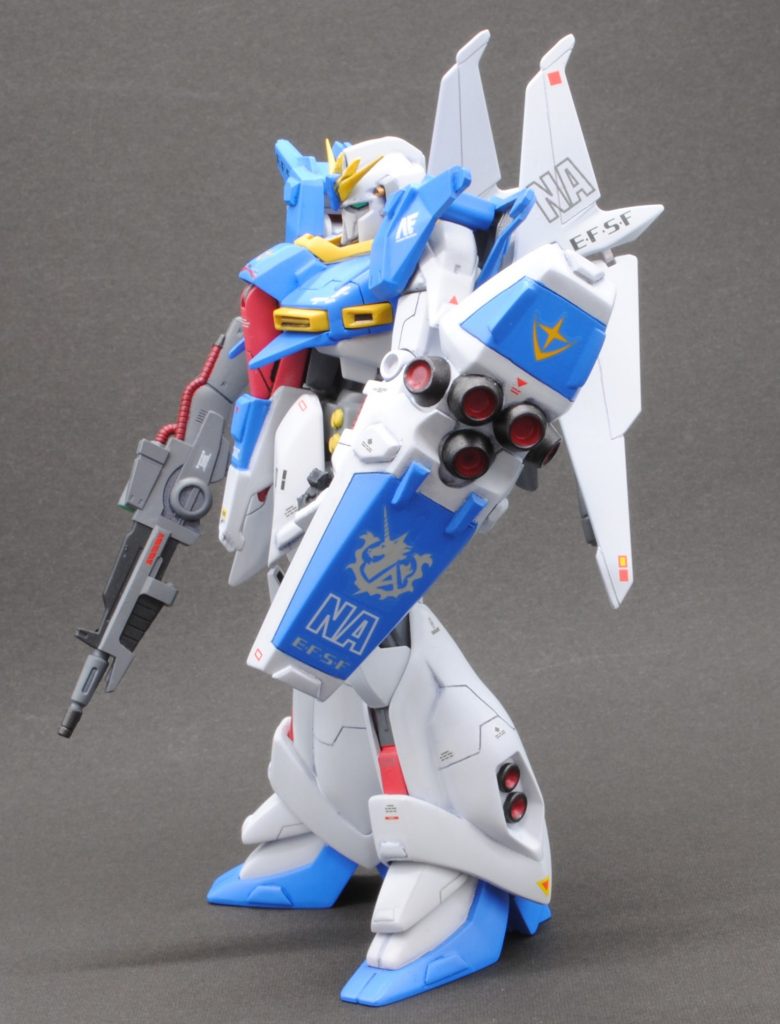 リントヴルムではシールドのスラスター?メガ粒子砲？が塞がれているのですが、バウのままです。