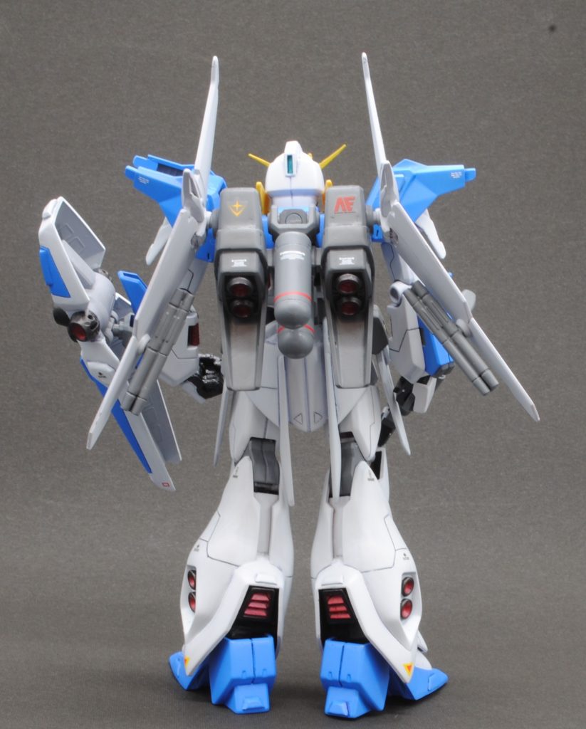 後側何だか真っすぐ立たないのです。