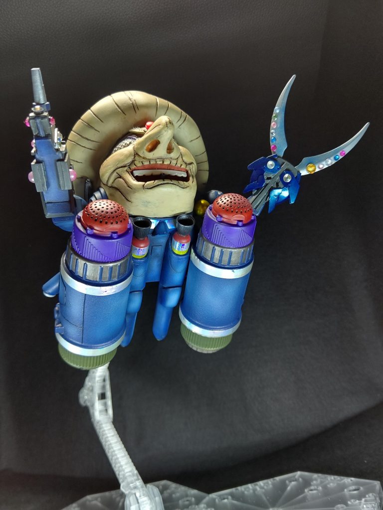 どの角度から見ても不気味である。遭遇した連邦兵士は無事に逃げ延びても自分の名前を奪われたノイローゼに陥るとか…w