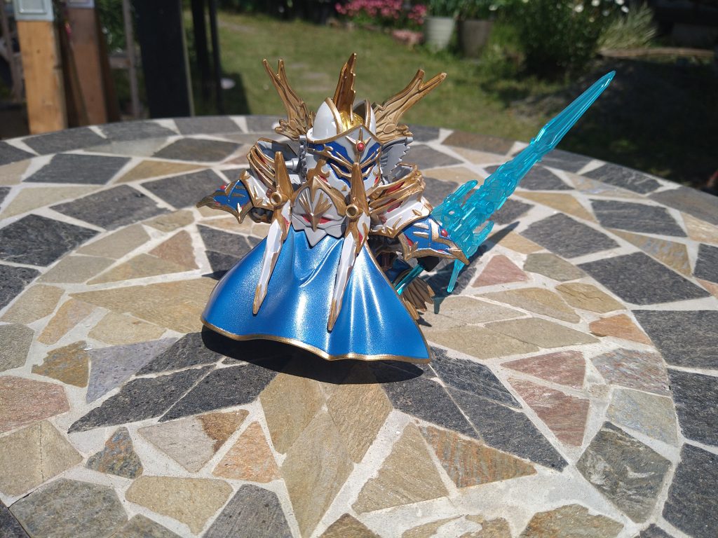 背面は設定資料が少ないのでイメージで塗装しました。マントの下までの塗装、頑張ったけど見えんのですよね〜(T_T)