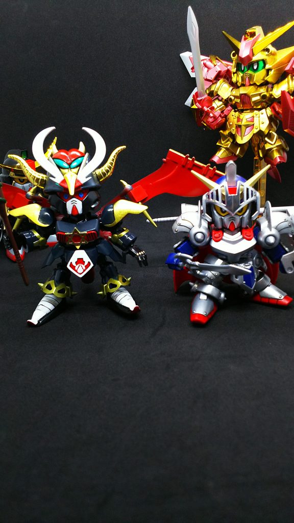 レジェンドBBナイトガンダムとの大きさ比較。半分位ブラックドラゴンのほうが大きくなってます。