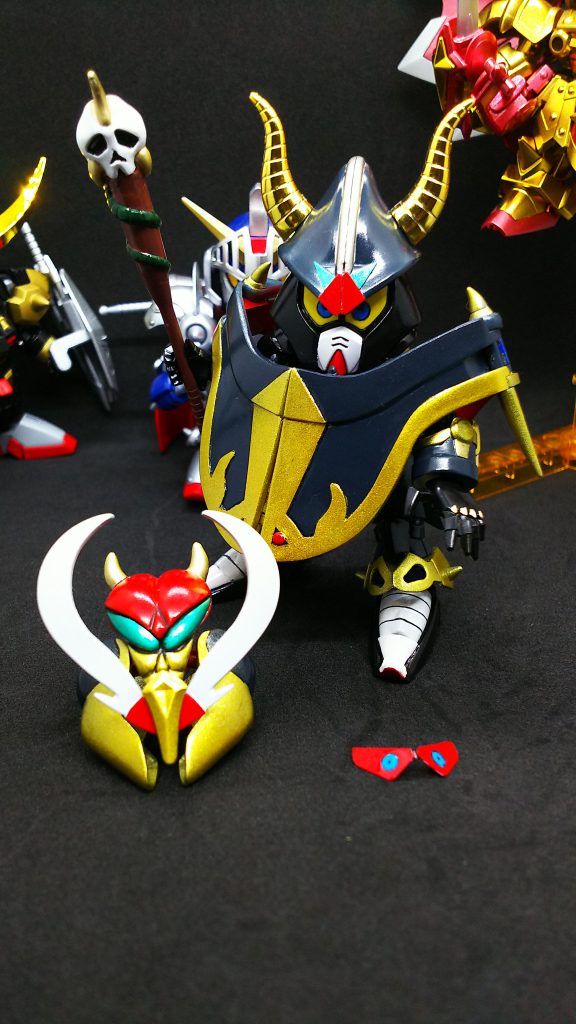 通常のサタンガンダムとドラゴンブレイン。ブラックドラゴン用の瞳カバーパーツ後で目の色が気になって作ったので余りパーツになってしまいました・・・。