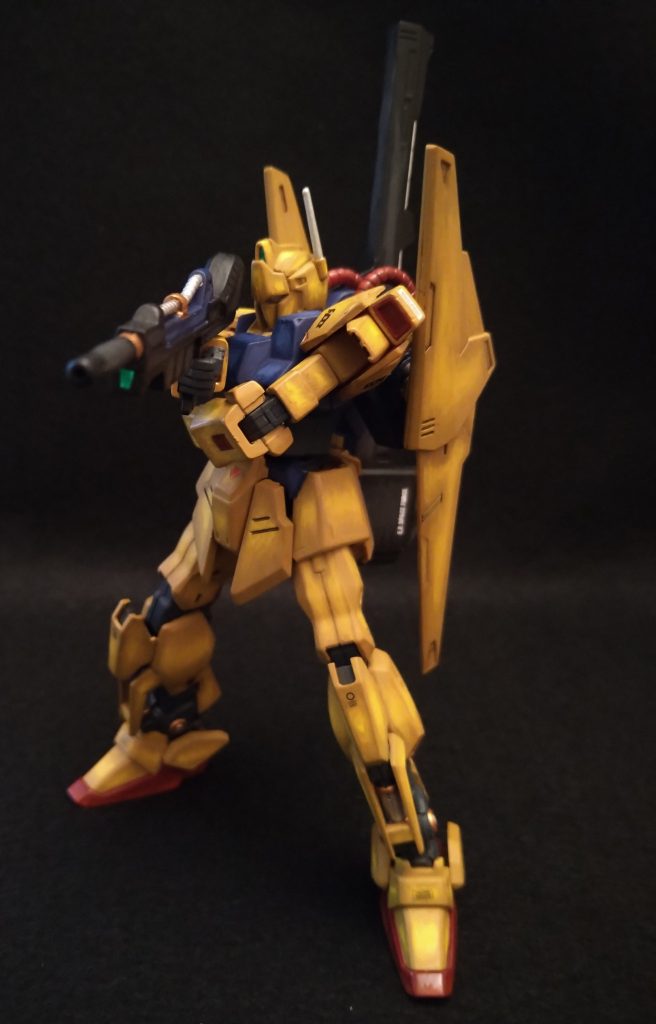 両手でビームライフル構えて狙い撃ち