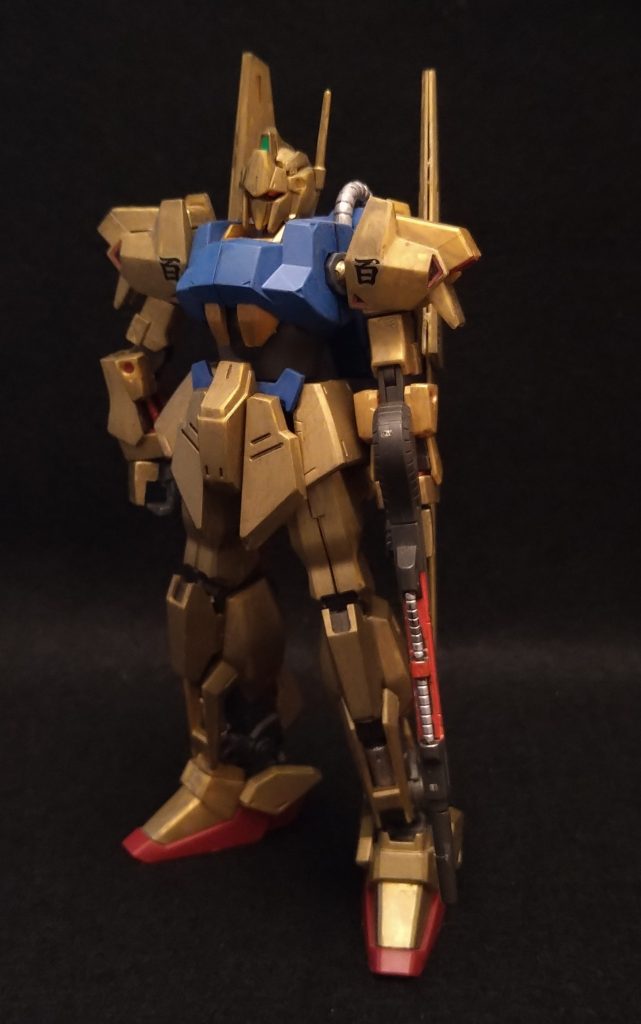 以前、ガンダムマーカーゴールドで全塗装した百式です。これはこれで良い色です。