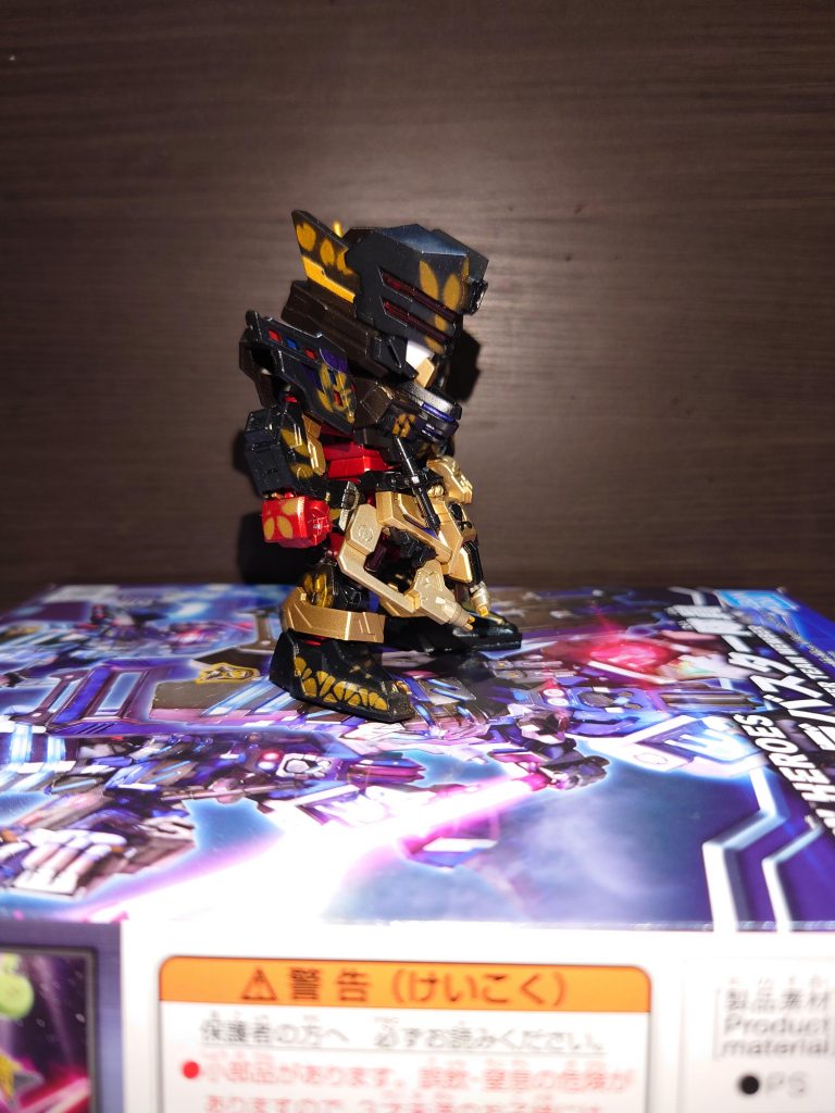 右足にチタンゴールドで模様を付けて強調してみました。