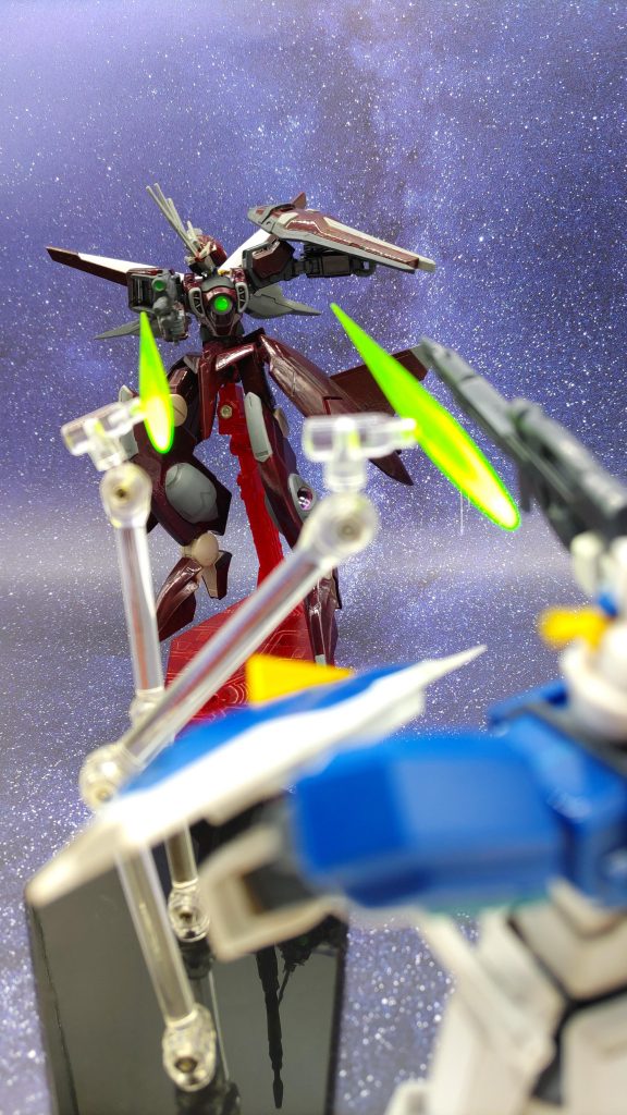 細身で鋭角、攻撃的なデザインにこだわりガンダムブレイカーでデザイン、それを色分けまで忠実に作りました。