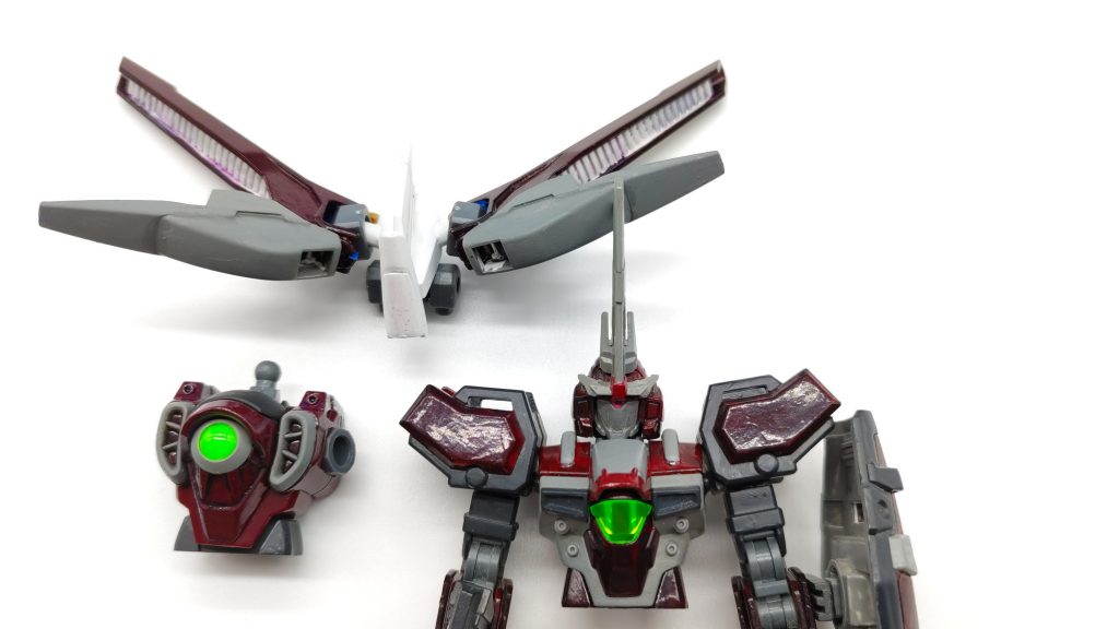 背中のジョイントパーツはポリキャップパーツの加工で作成。当時はガンダムxの胴体とシナンジュのバックパックでしたが接続部の破損があった為ウイングの胴体とV2の翼に換装。ガンダムブレイカーでも制作出来るデザインで改良しました。クリアパーツの埋め込まれた胴体はどれもかっこいいです。これからも新しい[俺のガンダム]の制作も頑張っていきます！