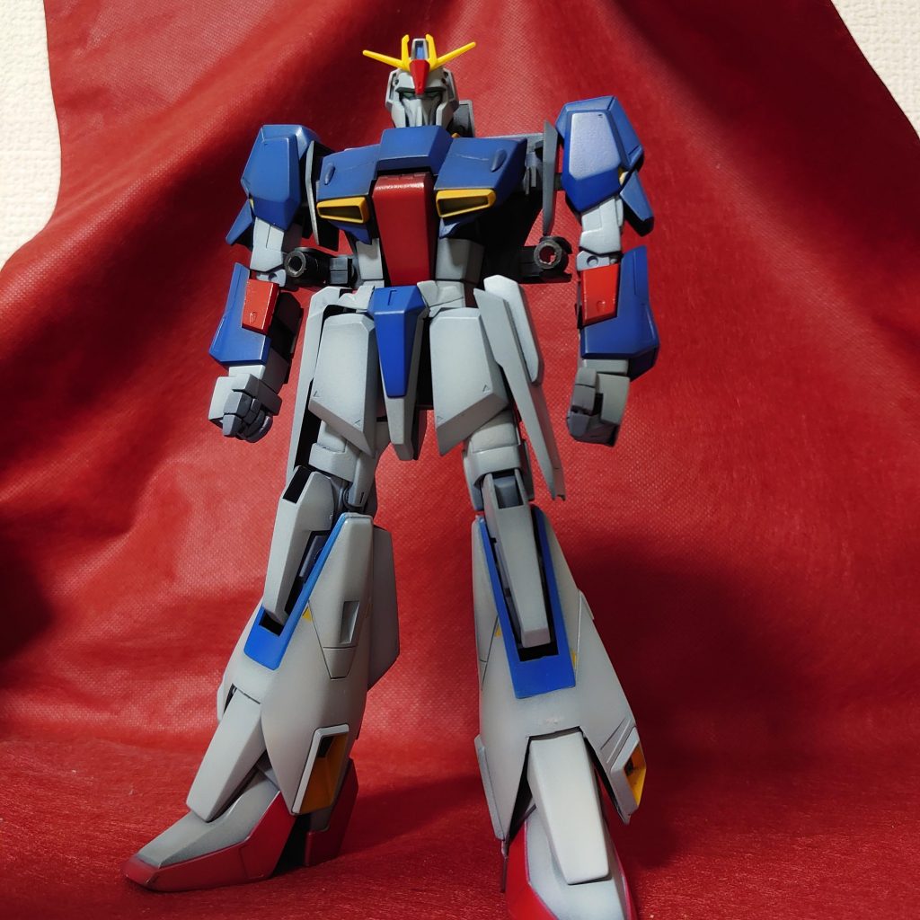 胸部を横に2センチ程カットして再接着して設定画に近づくように加工しています。 