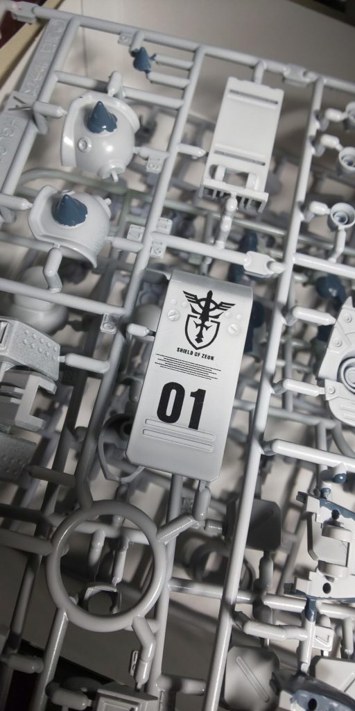 ランナー毎スプレー塗装したモノの、我慢しきれずにデカールを貼っちゃったの図