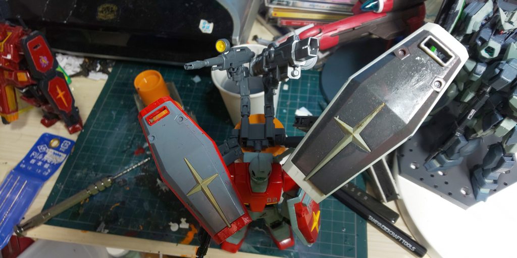 アームは可動です。