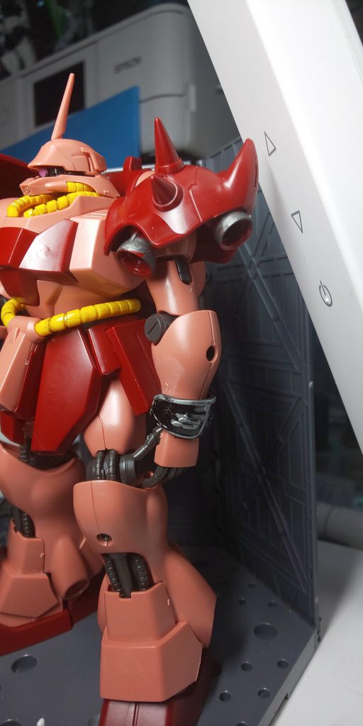 箱絵に合わせて、左腕にシールドはつけませんでした。