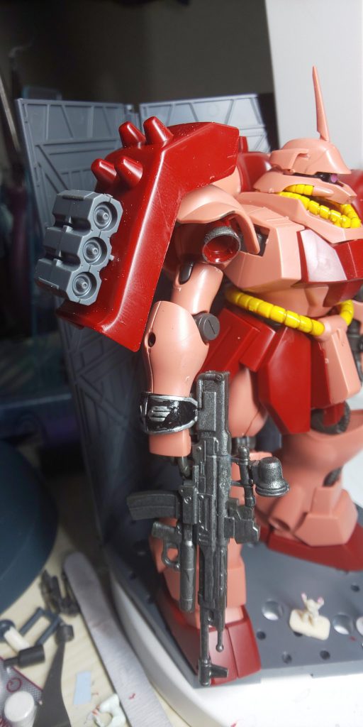 袖は部分塗装です。ヴァリスティックウエポンズのファンネルポッドをつけました。