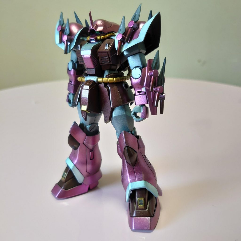 デカールを貼る前。改修箇所はモノアイ、バズーカのセンサーはクリアパーツに変更しています。