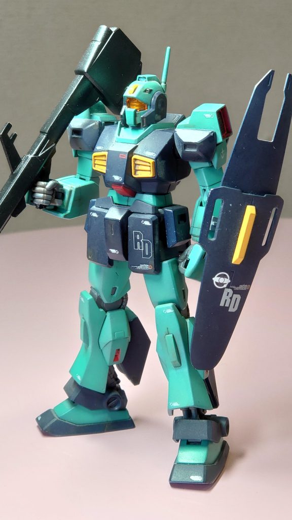 エゥーゴなのでクレイバズーカを構える。