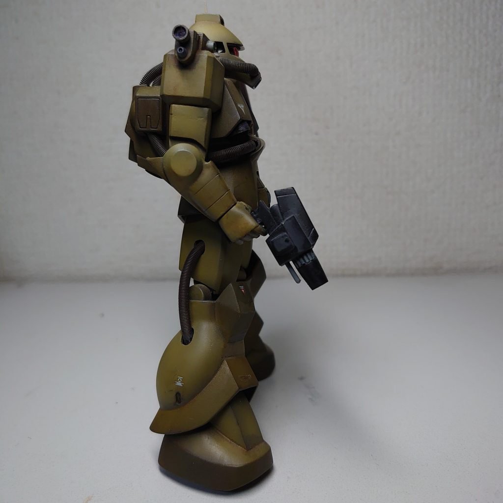 武器かと思っていたらカメラの様です。丸腰なので､パイロットは恐ろしかっただろうに。