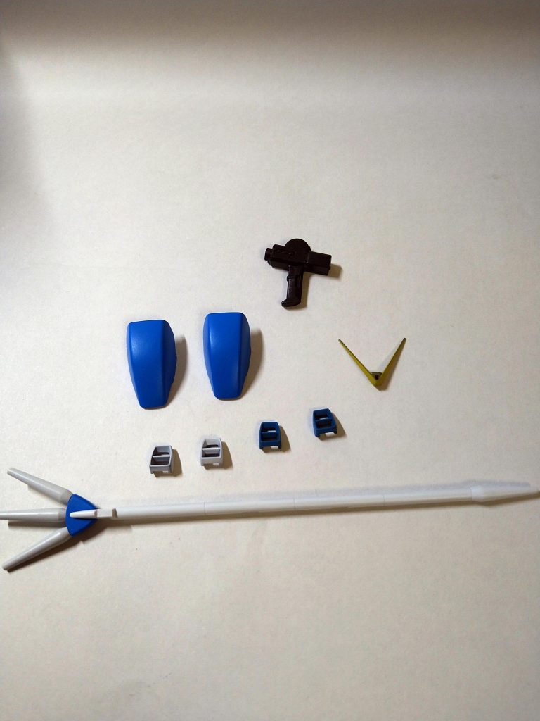 青い足カバーやヘキサのコアファイター有るので、もう1機有っても良いと思いますが、多分作らないです、、あとビームピストルの設定、知りませんでした。