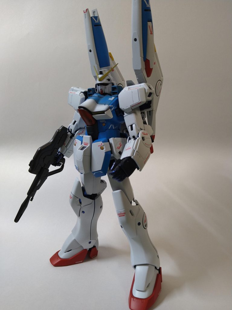 このキットは、腰が回りません。無くても気になりませんが。