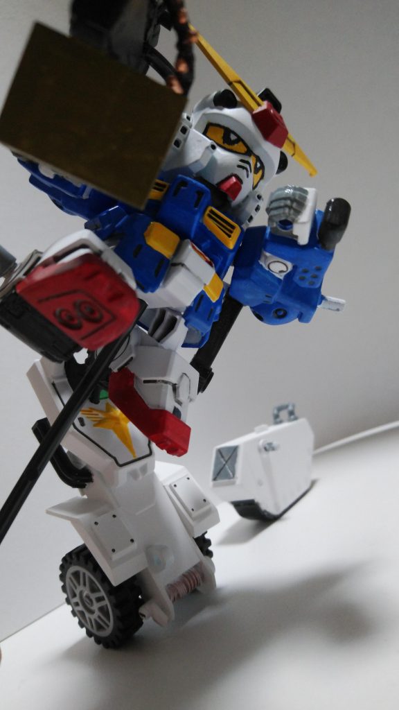 突然のジャンプ!足裏のスラスターも製作したことのアピール!