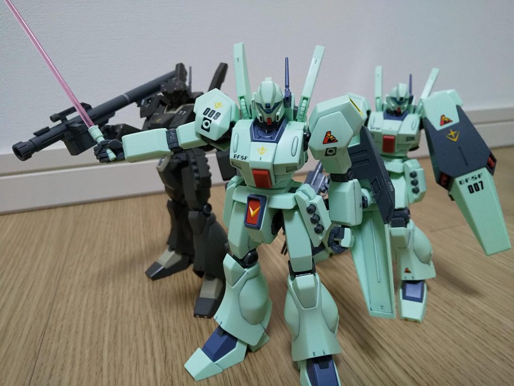 量産機なのに、やたらカッコいい流石の出渕デザイン。