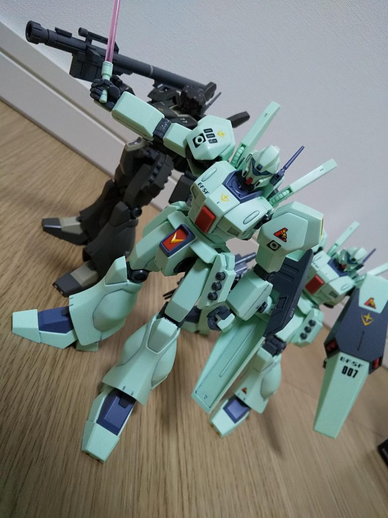 ジェガン軍団で。