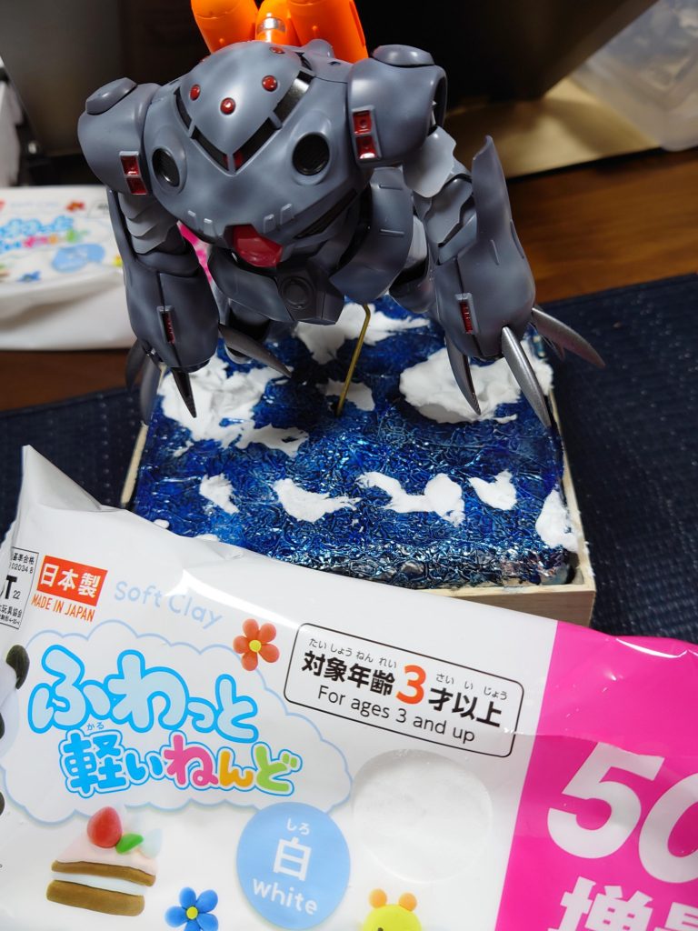 波の表現足りないので紙粘土で作ってみました