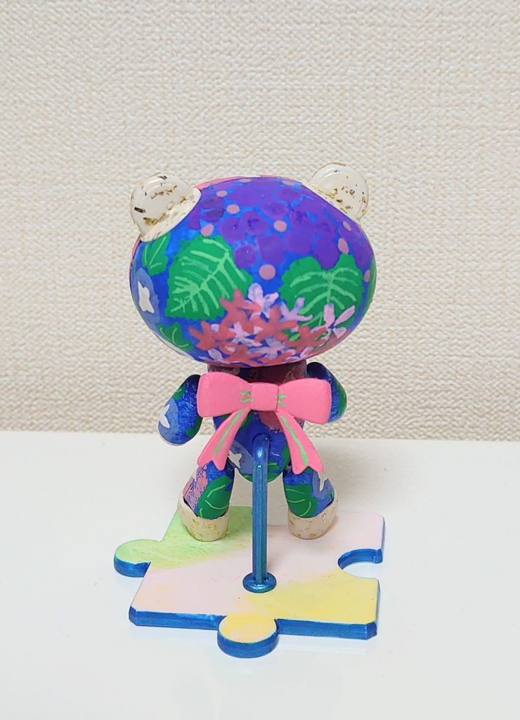 後ろ姿(台座・リボンあり)後頭部は梅雨の紫陽花がメイン。