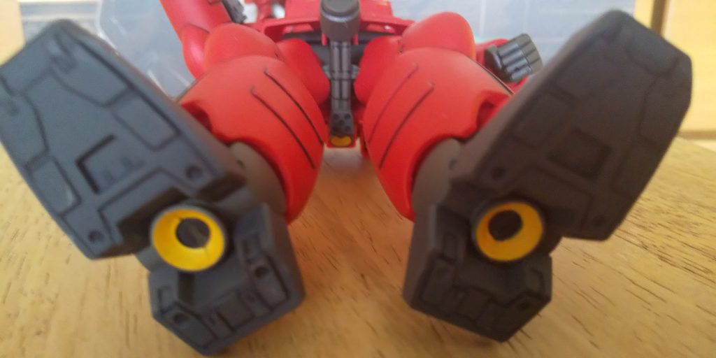 :次は足の裏だ。バーニアに部分塗りをした。綺麗だ！