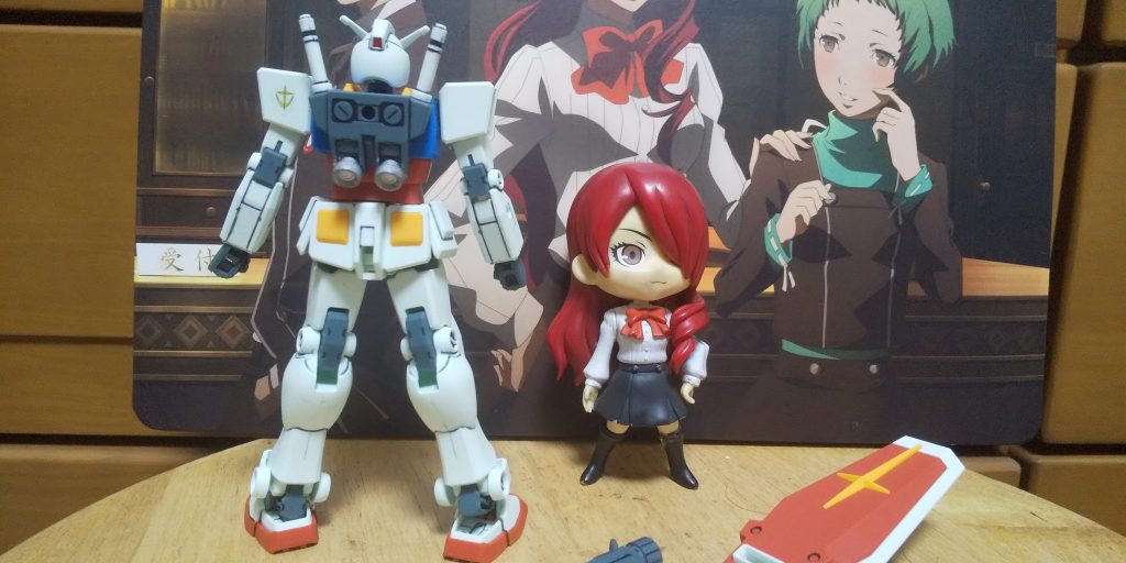 :後ろだ。ランドセルのバーニアにはメッキシルバーだ。頭部の後ろのセンサーの部分は色分けされてないのでガンダムレッドで部分塗りだ！ブリリアントなガンダムだ！